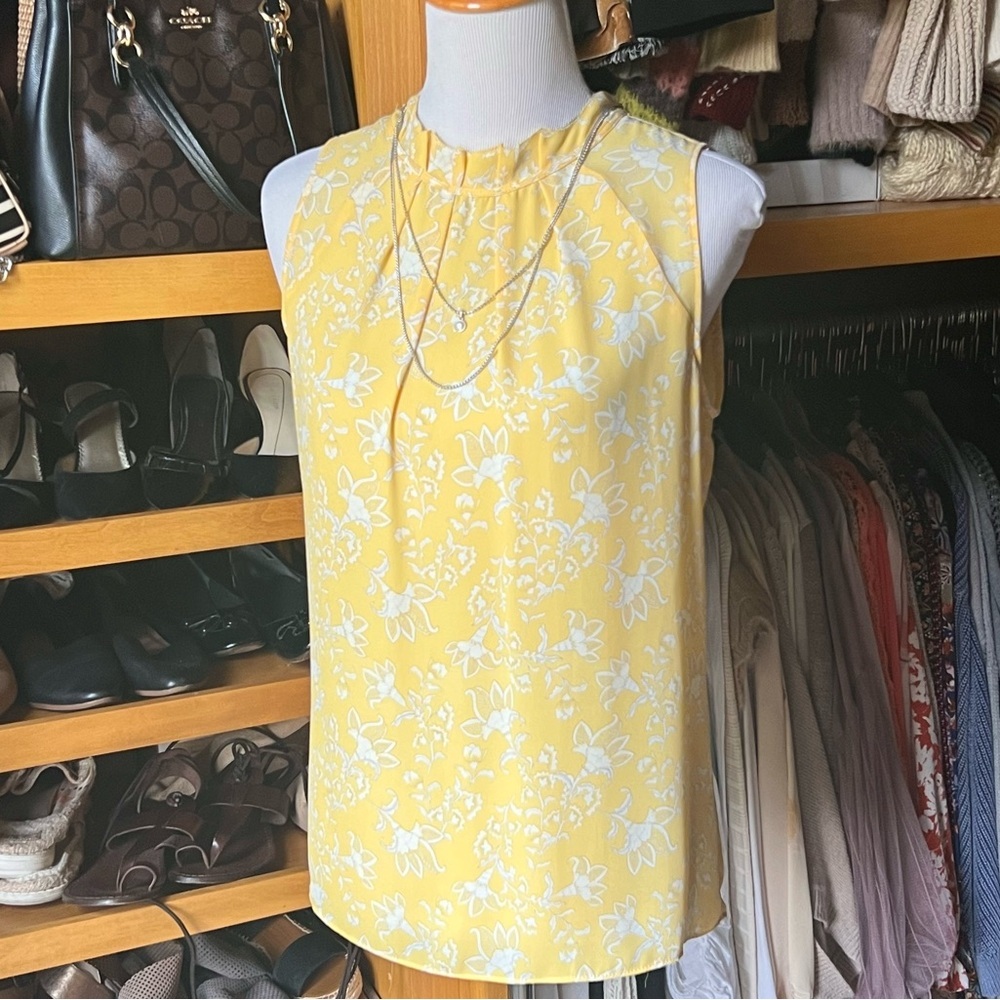 ROSE & OLIVE Floral Yellow Sleeveless Top